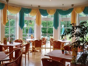 Lunch and dinner served, Regional cuisine - (Bad Brambach)