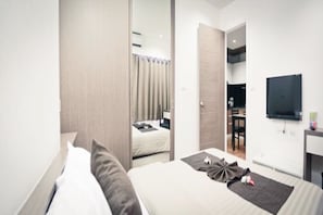 1 Bedroom | 1 Schlafzimmer, Zimmersafe, Schreibtisch, Verdunkelungsvorhänge