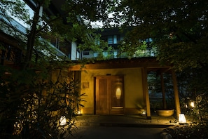Entrée de l’hébergement