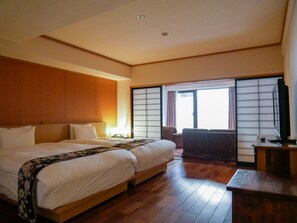 Premium bedding, minibar, in-room safe, individually furnished - Tobira Onsen Myojinkan (Matsumoto)