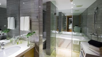 Ducha, artículos de higiene personal gratuitos y secador de pelo