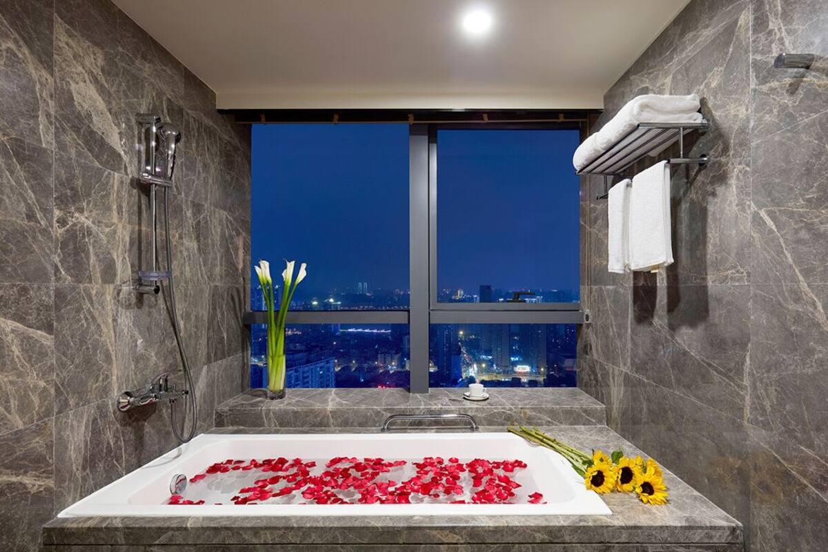 premier room, 2 bedrooms | bathroom | shower, free toiletries, hair dryer, bathrobes