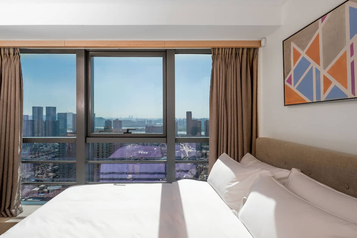 in-room safe, individually decorated, individually furnished, desk