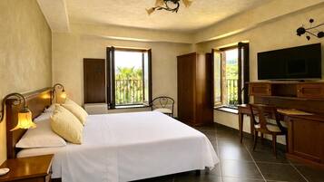 Minibar, in-room safe, desk, iron/ironing board