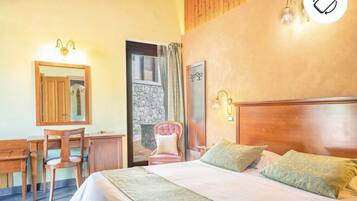 Minibar, in-room safe, desk, iron/ironing board