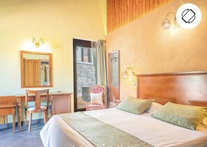 Triple Room | Minibar, in-room safe, desk, iron/ironing board - Antico Borgo Petralia (Zafferana Etnea)