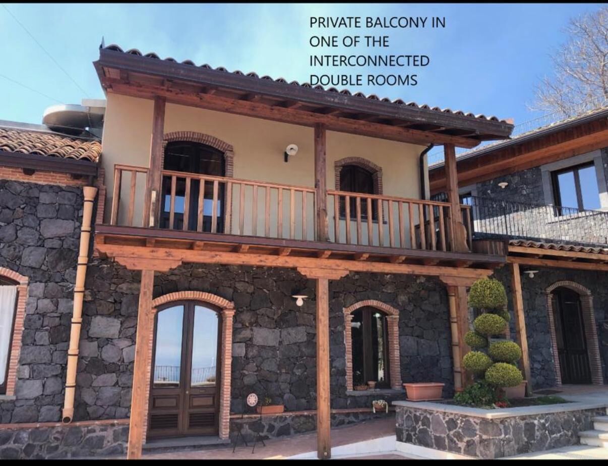 Quadrupla con camere matrimoniali comunicanti | Frigobar, cofres nos quartos, escrivaninha