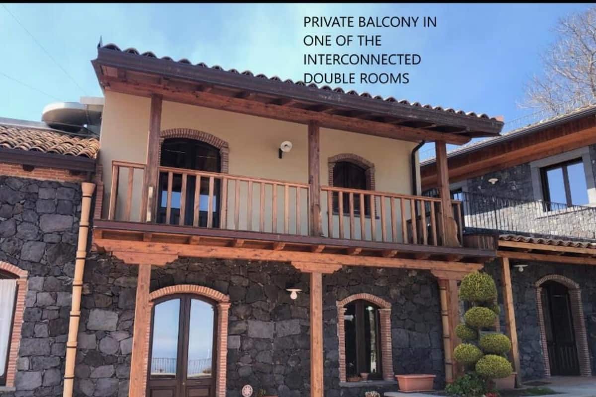 Quadrupla con camere matrimoniali comunicanti | Frigobar, cofres nos quartos, escrivaninha