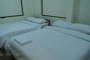 Standard Triple Room | Desk, free WiFi