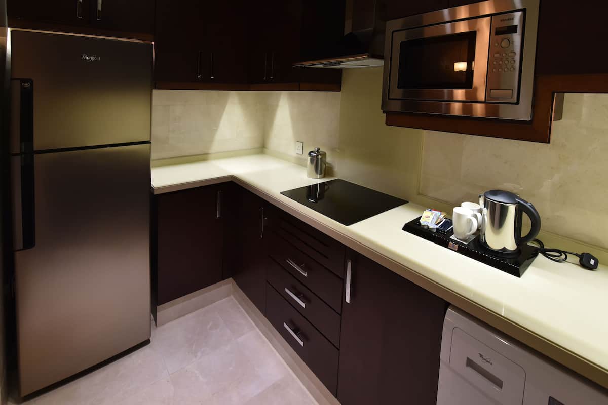 premium bedding, in-room safe, desk, laptop workspace