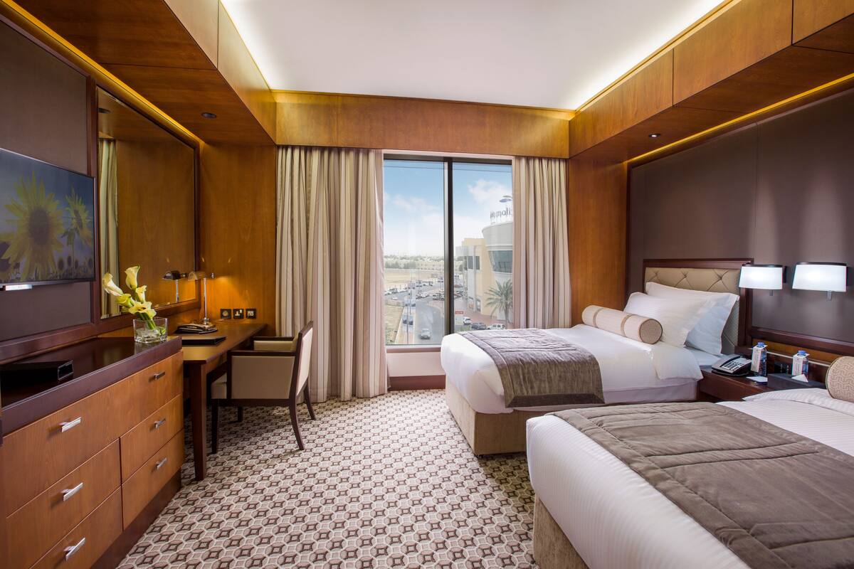 premium bedding, in-room safe, desk, laptop workspace