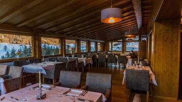 Free buffet breakfast