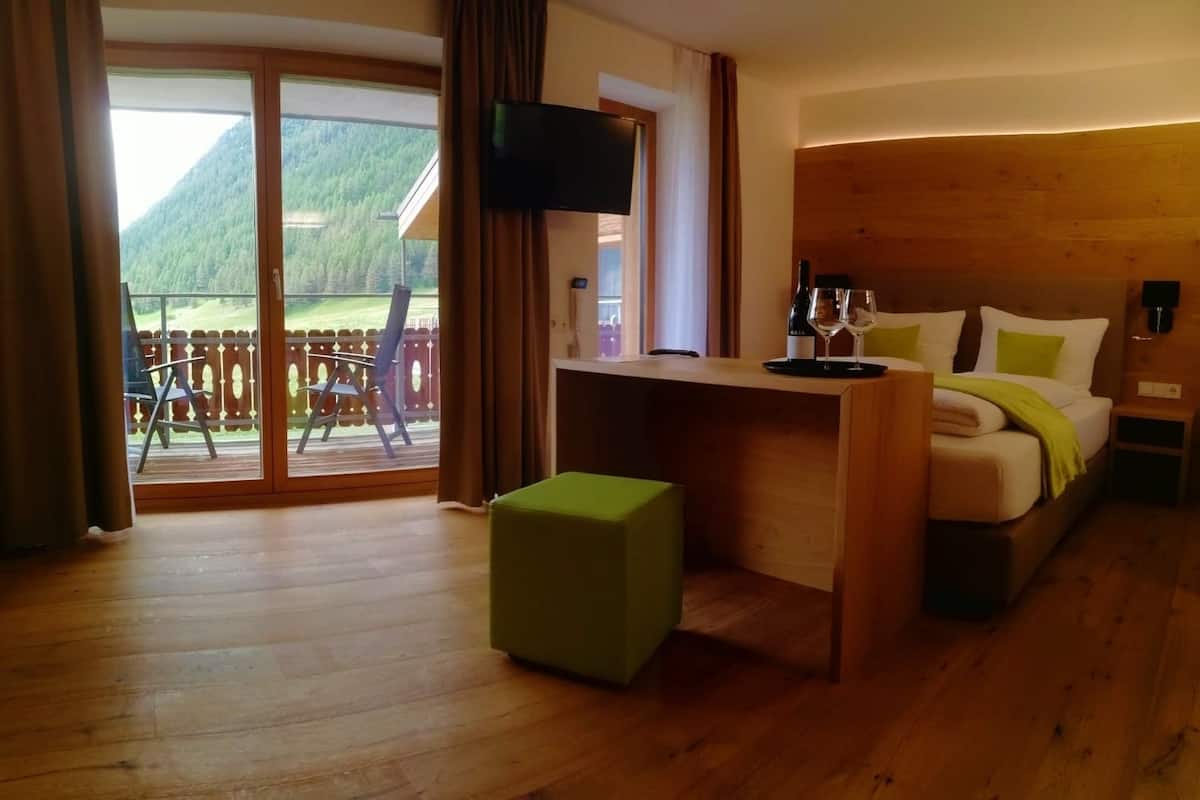 Superior Double Room | Minibar, in-room safe, desk, soundproofing