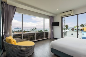 Deluxe Suite with Sea View