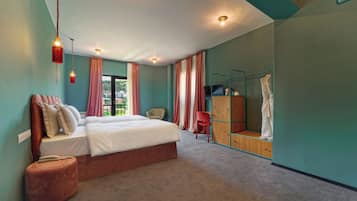 Suite estudio junior, vistas al río | Ropa de cama de alta calidad, minibar, caja fuerte
