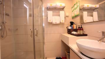 Deluxe Twin Room With Computer  | Bathroom | Shower, free toiletries, hair dryer, bathrobes