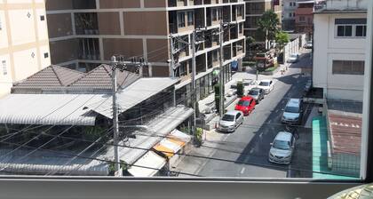 Lemon Tree Residence Sriracha