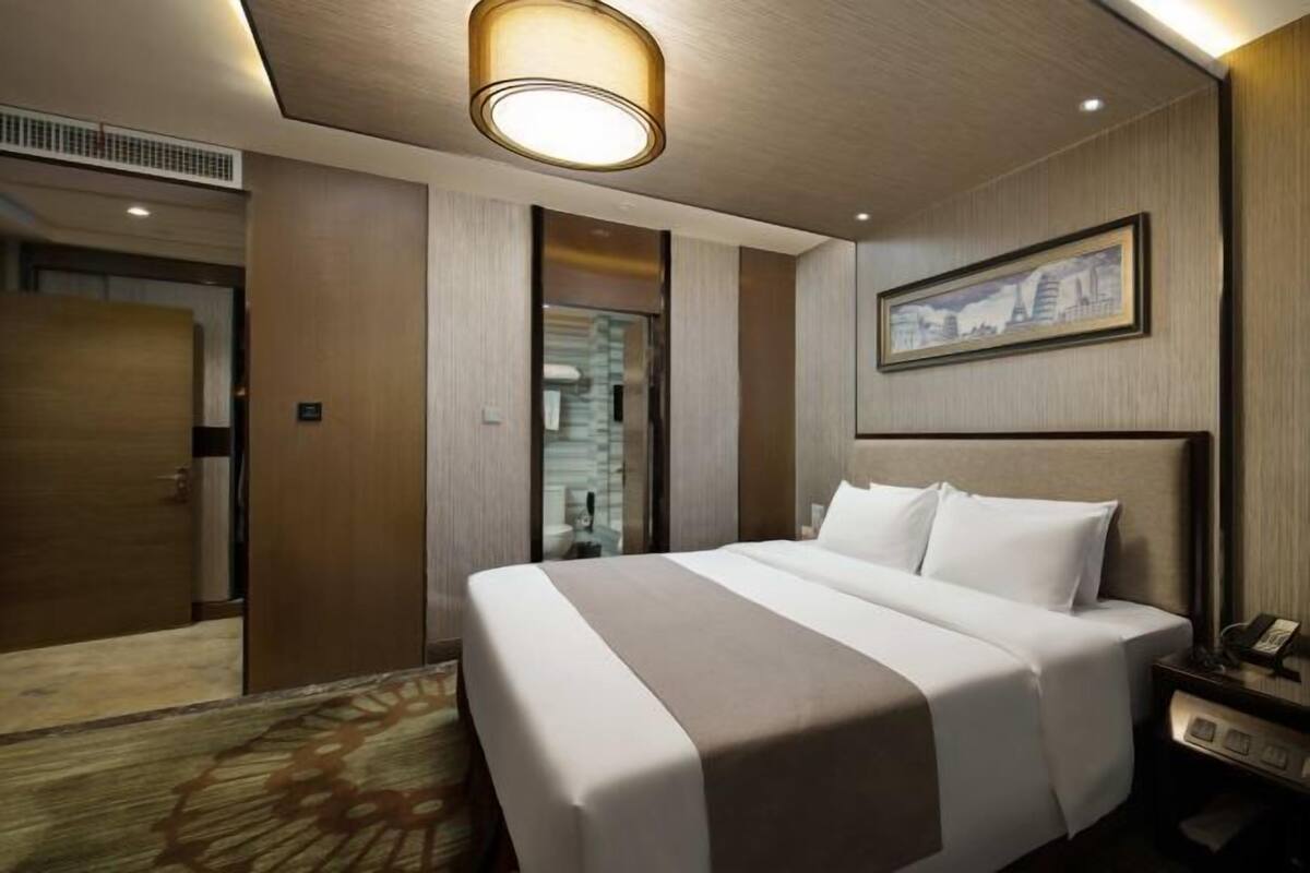 Minibar, in-room safe, desk, blackout curtains