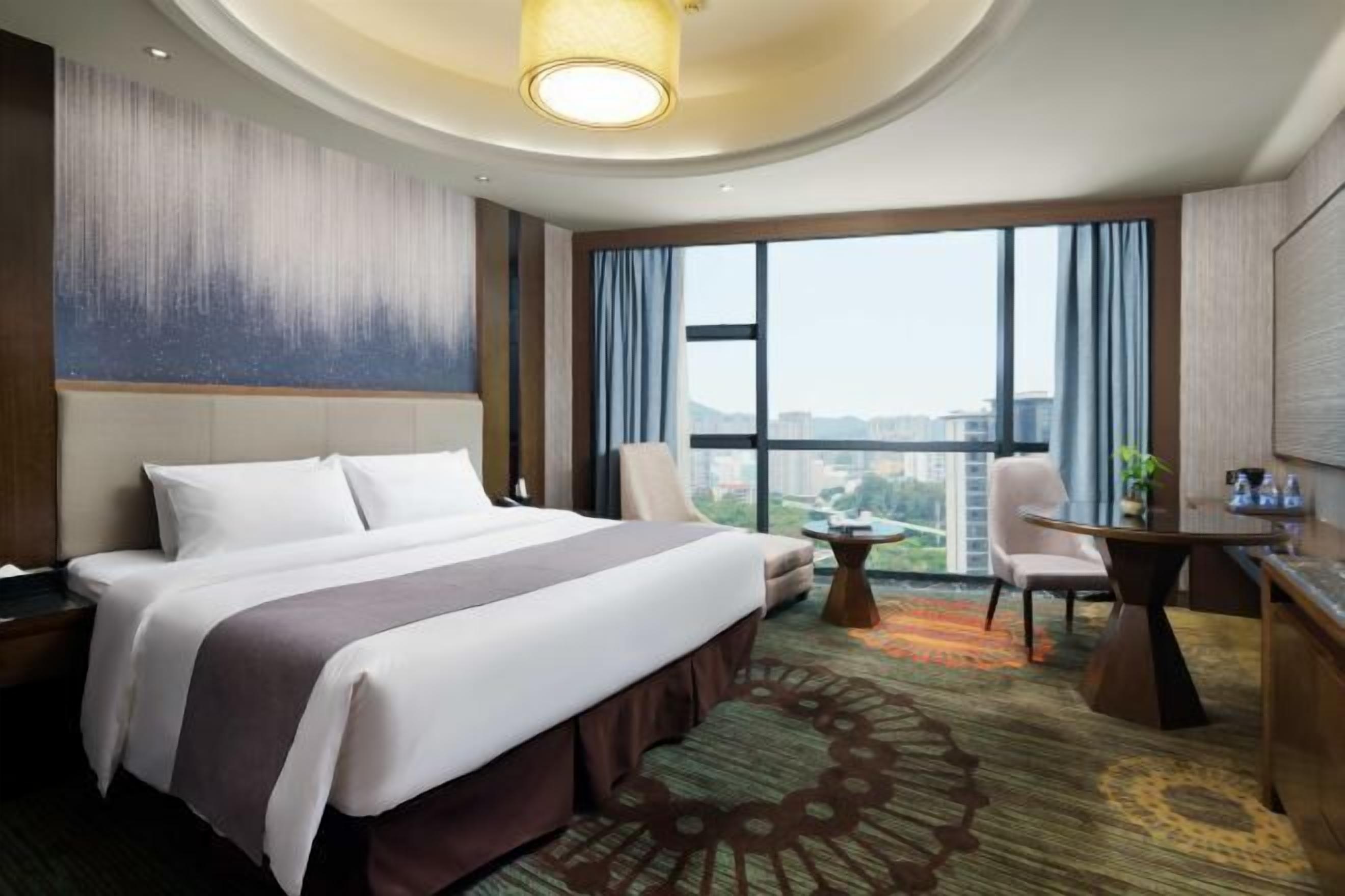 Minibar, két bảo mật tại phòng, bàn, màn/rèm cản sáng 