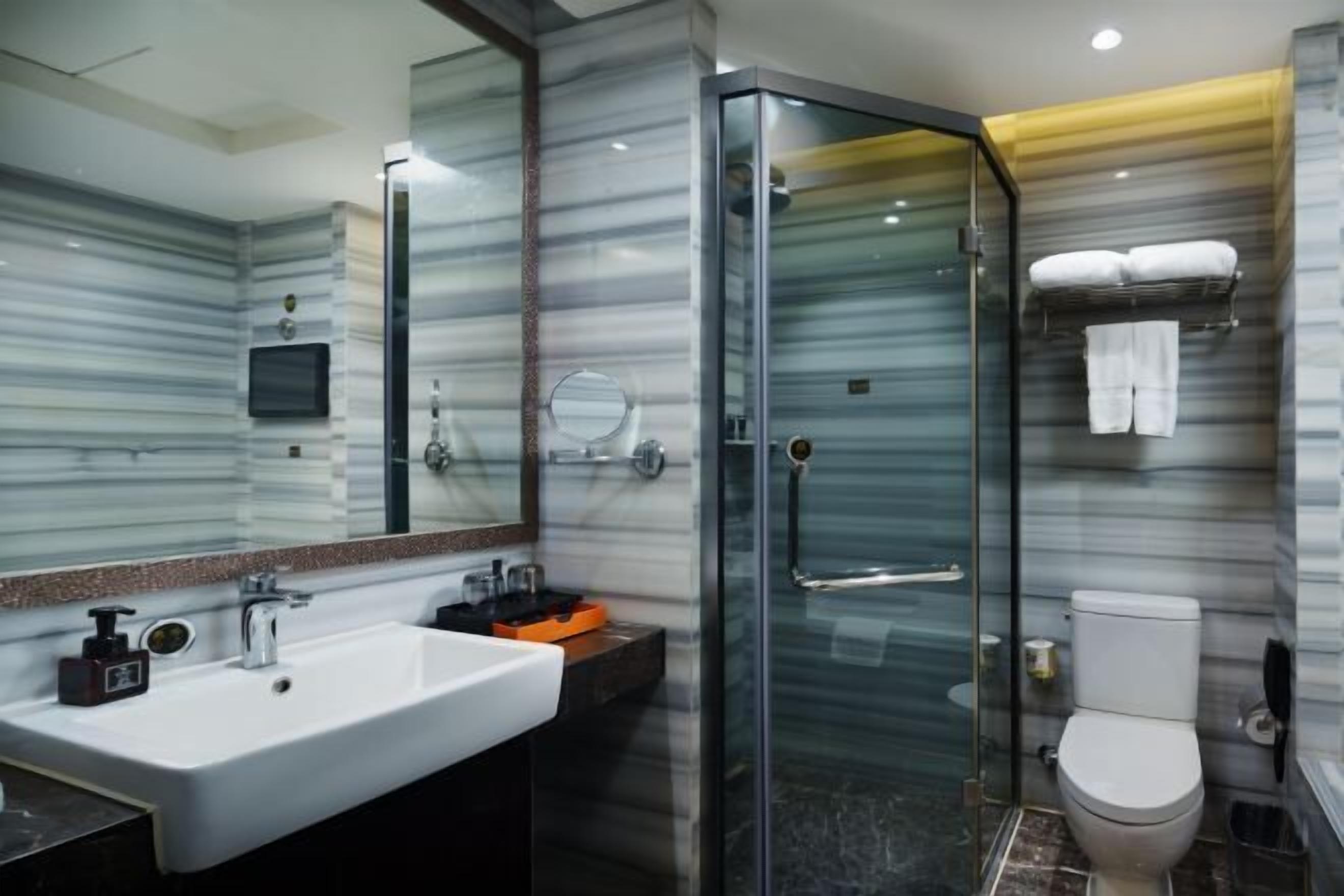 Bagno | Vasca e doccia separate, set di cortesia gratuito, asciugacapelli