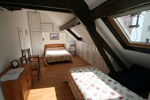 Dreibettzimmer | Babybetten, kostenloses WLAN