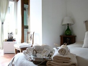 Classic Double Room, Ensuite (Rione Monti) | Lain-lain