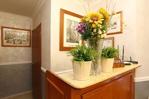 Reception - AdoraSuite B&B (Rome)