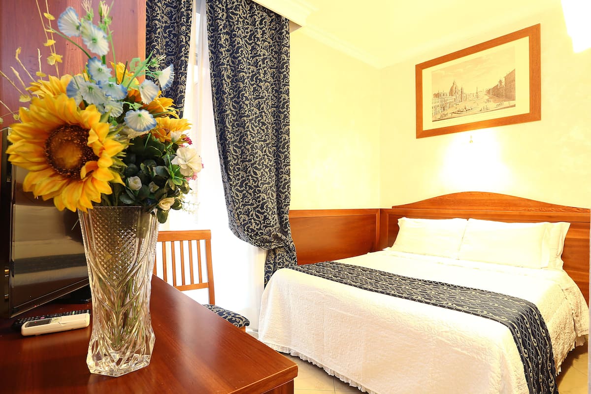 Double or Twin Room | Minibar, in-room safe, desk, soundproofing