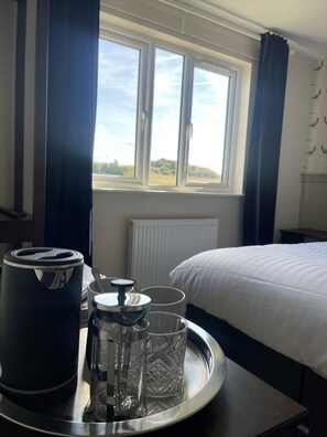 Kahden hengen huone, kylpyhuone makuuhuoneen yhteydessä | Huoneen varustelu