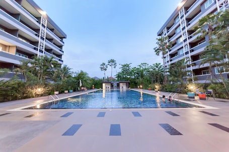 Outdoor pool, pool umbrellas, pool loungers. Eastpana Hotel