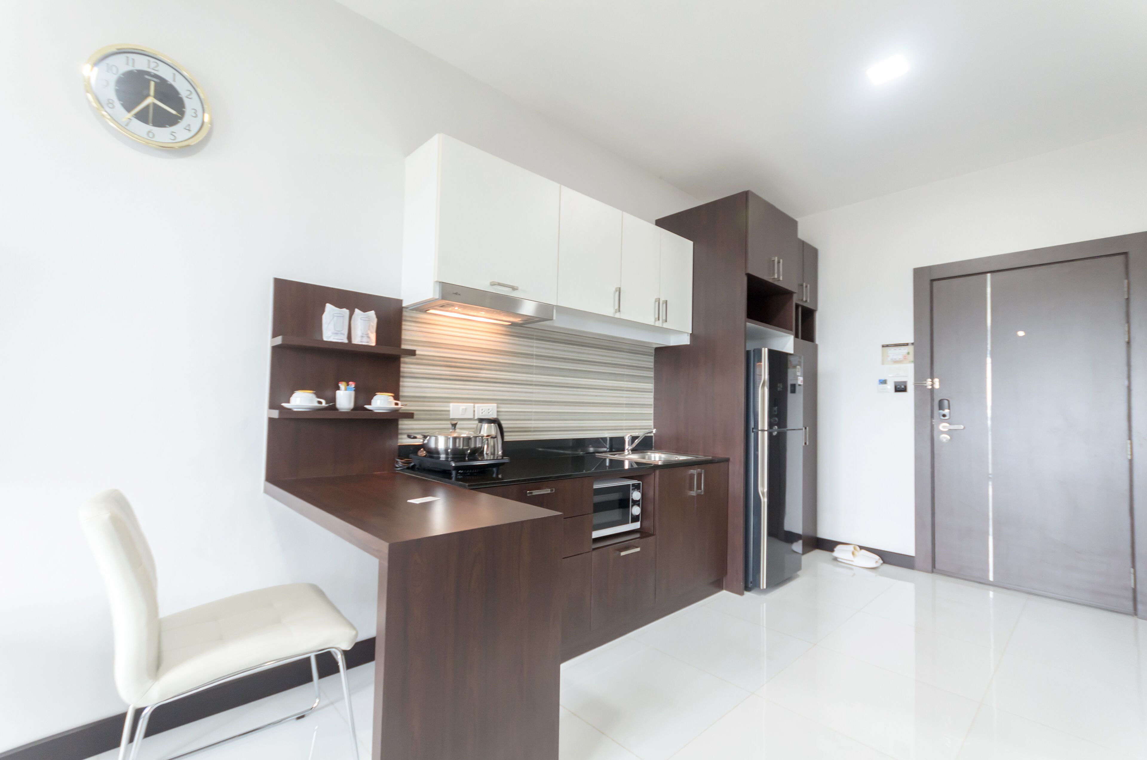 fridge, coffee/tea maker, electric kettle