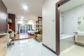 Allergikerbettwaren, Zimmersafe, Schreibtisch, Verdunkelungsvorhänge