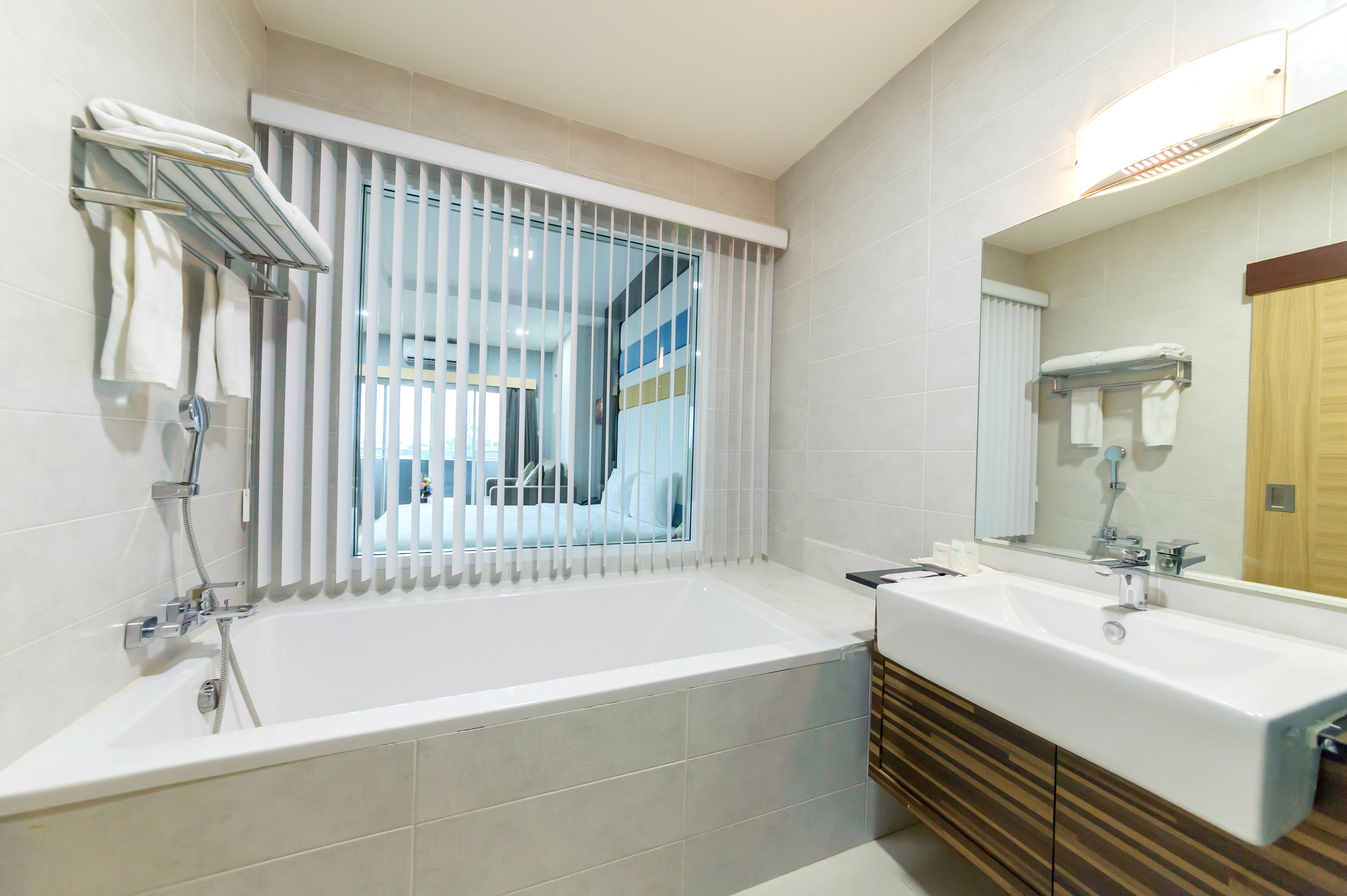 deep-soaking bathtub