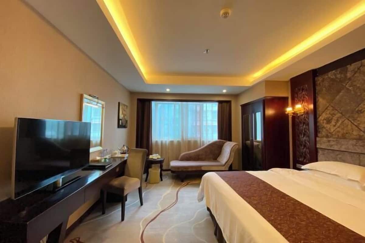 Minibar, in-room safe, desk, blackout curtains