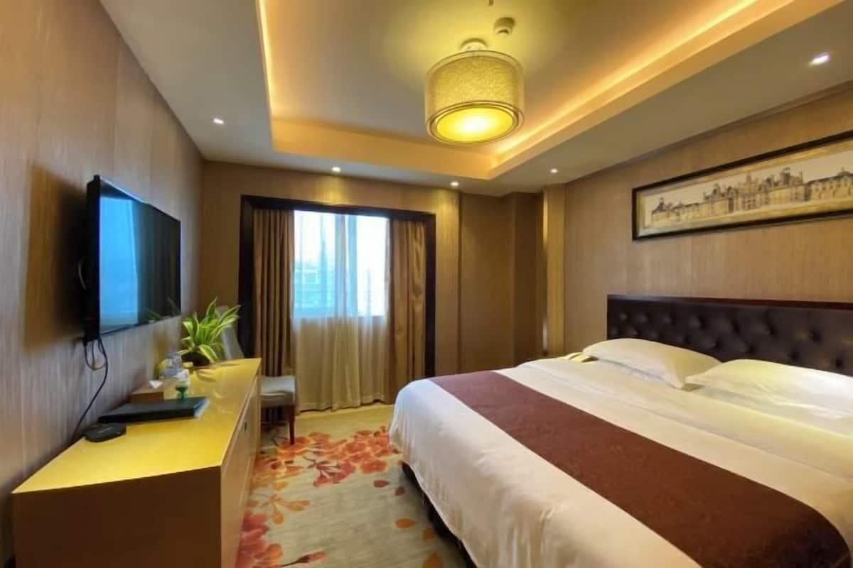 Minibar, in-room safe, desk, blackout curtains