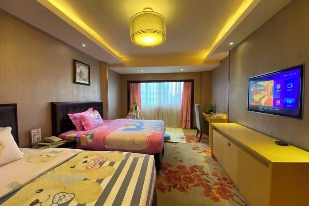 Minibar, in-room safe, desk, blackout curtains