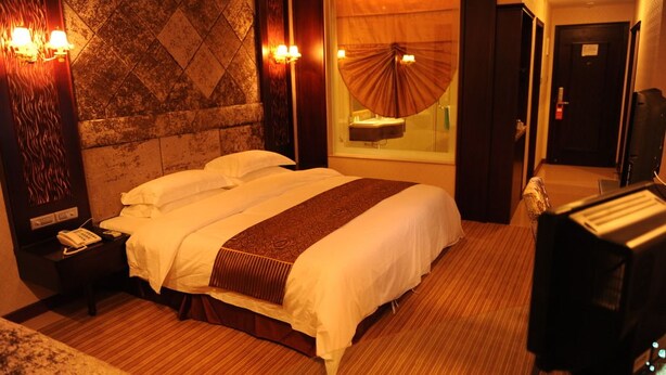 Minibar, in-room safe, desk, blackout drapes
