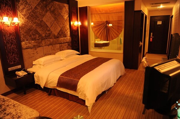 ミニバー、セーフティボックス (室内)、デスク、遮光カーテン