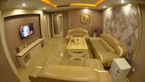 Business Suite(Mainland Chinese Citizen Only) | Living room | TV