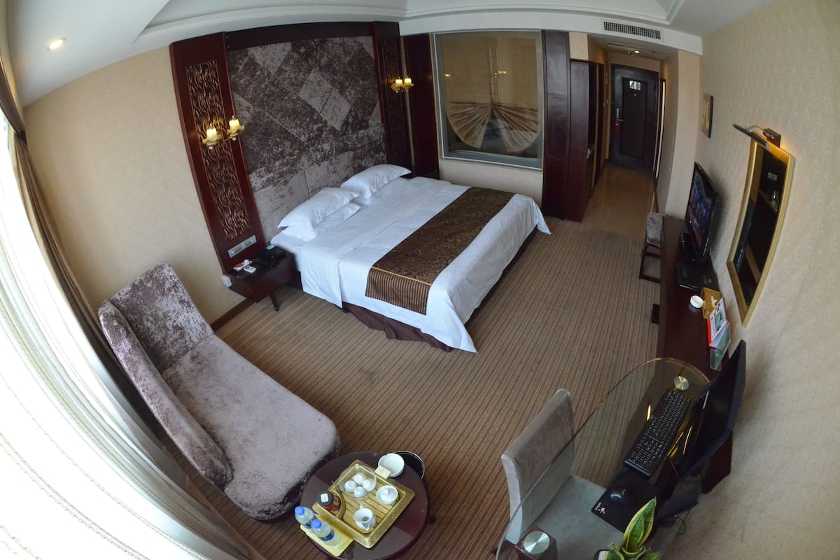 Standard Room(Mainland Chinese Citizen Only) | Minibar, in-room safe, desk, blackout curtains