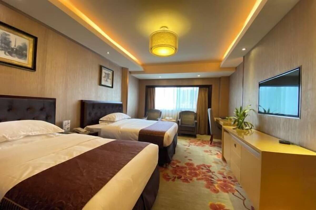 Minibar, in-room safe, desk, blackout curtains