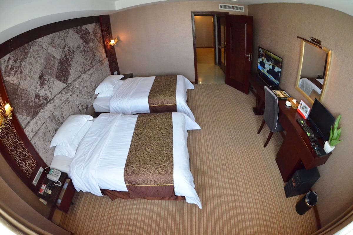 Family Room(Mainland Chinese Citizen Only) | Minibar, in-room safe, desk, blackout curtains