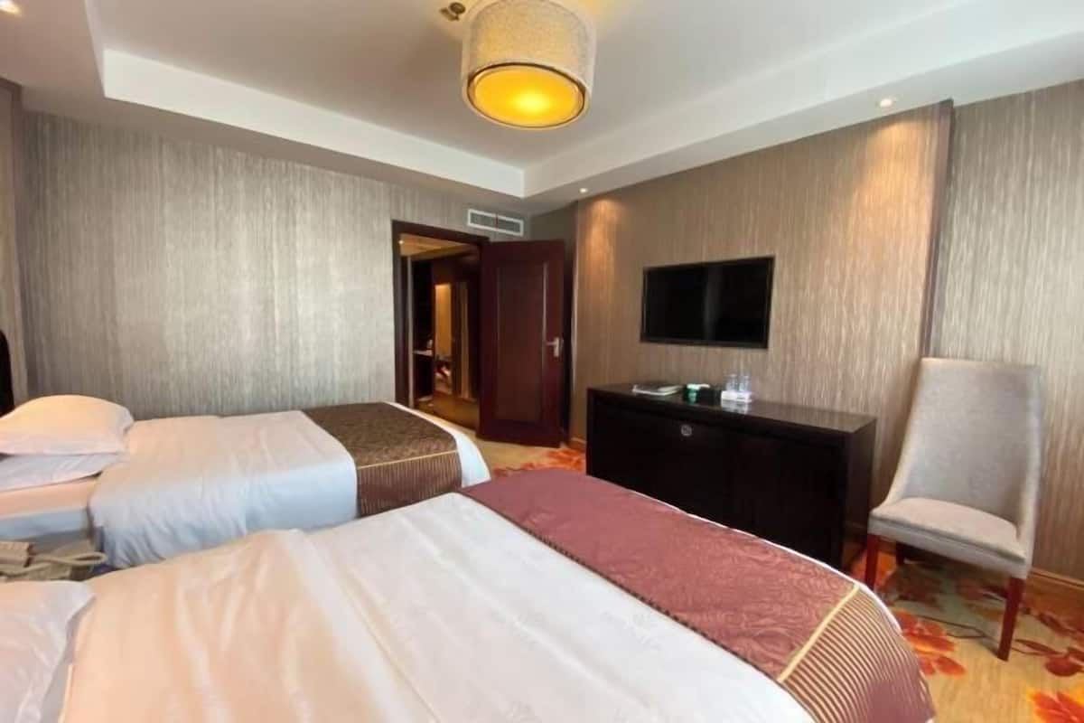 Minibar, in-room safe, desk, blackout curtains