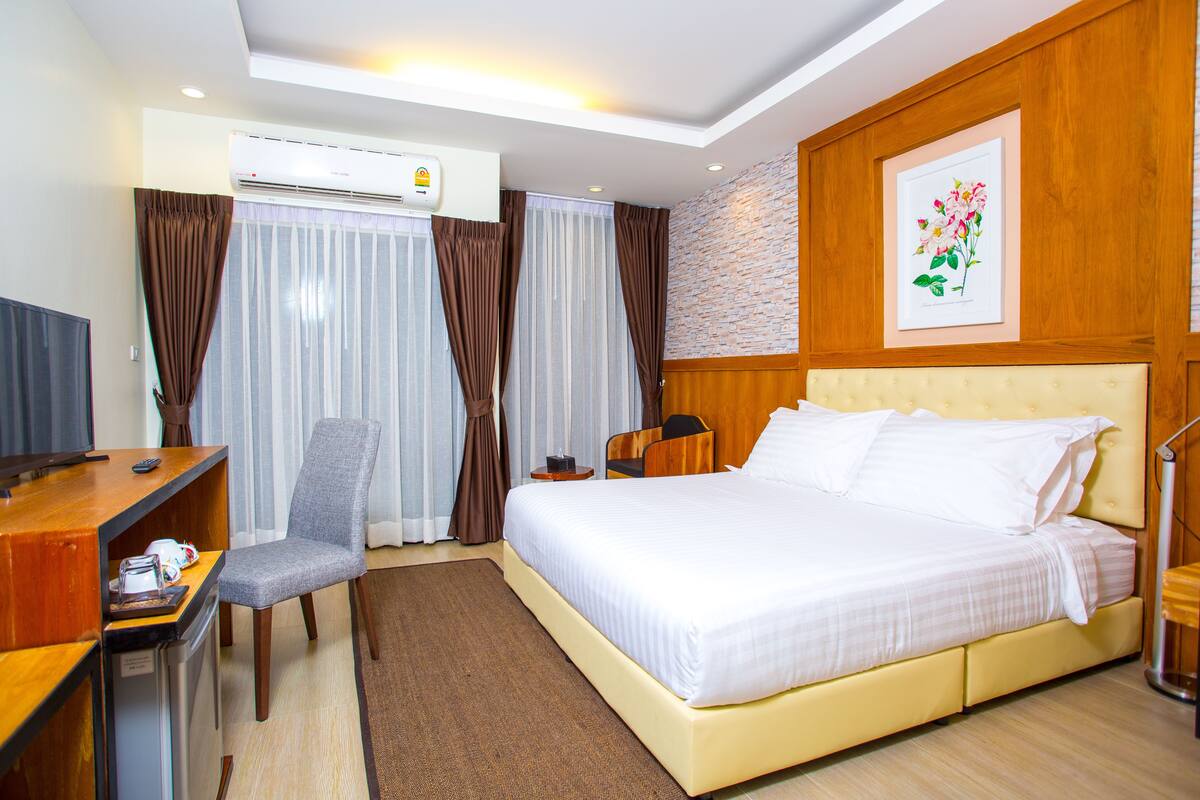Deluxe Double Room with Balcony | Giường gấp/giường phụ (phụ phí), truy cập Internet không dây miễn phí 