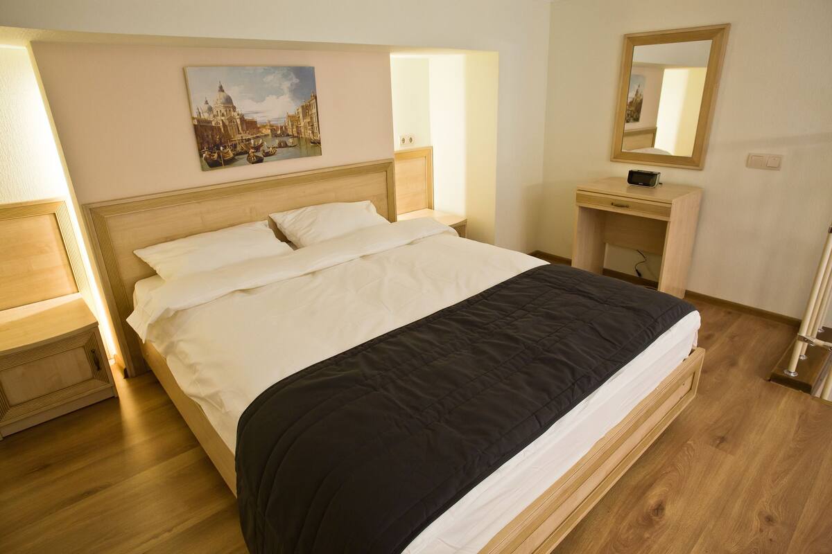 Apartment | In-room safe, desk, WiFi (free)