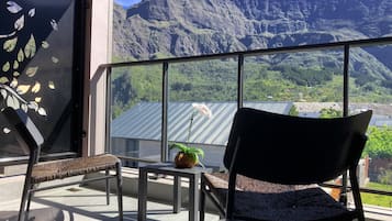 Habitación doble Confort, baño en la habitación, vista a la montaña | Terraza o patio