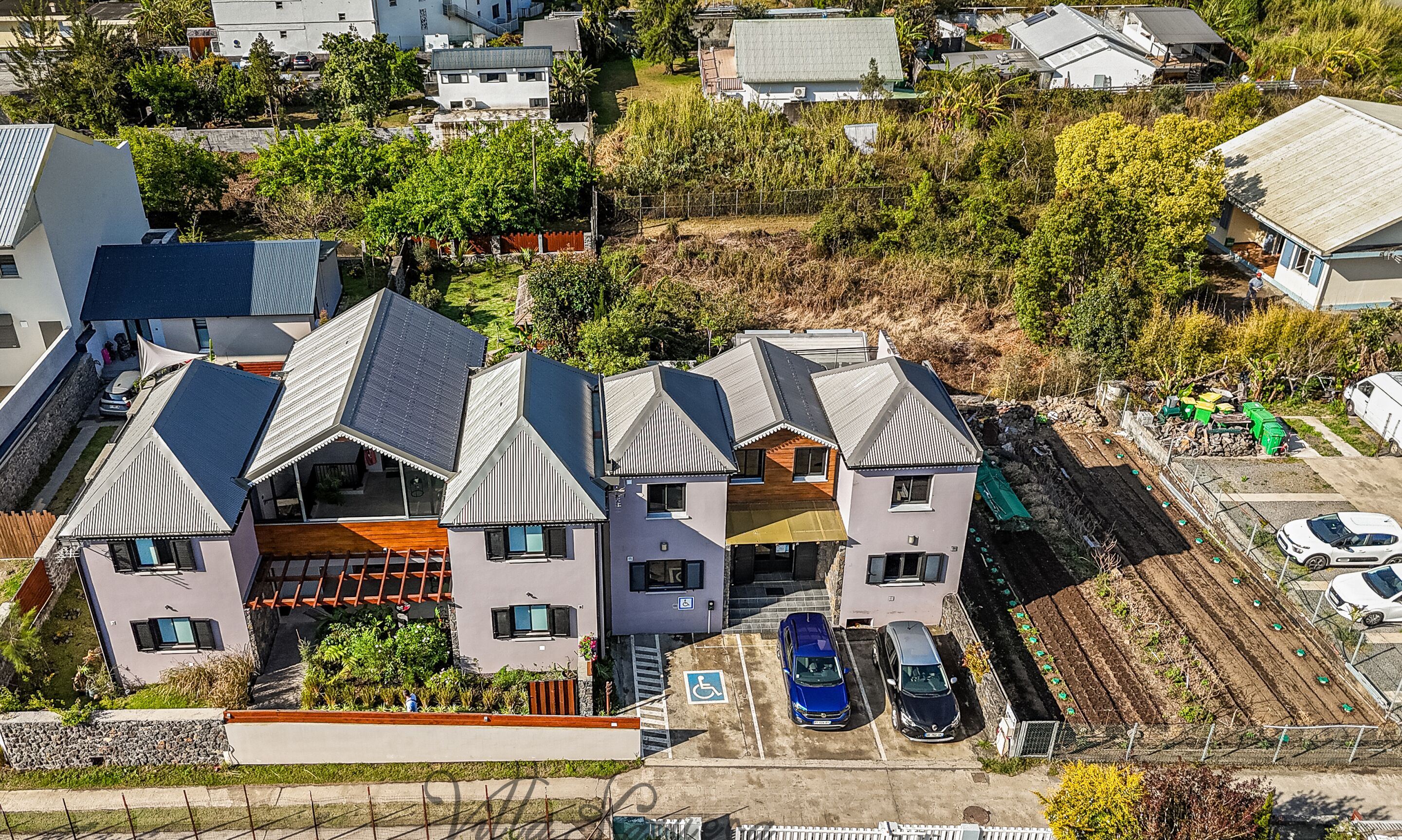 A residential area with modern houses featuring sloped roofs and a central courtyard.