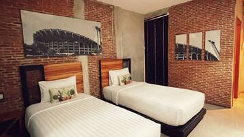 Twin Room | Cofres nos quartos, escrivaninha, quartos à prova de som