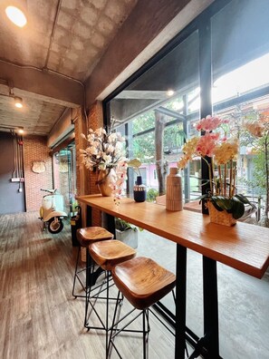 Reception - Yotaka The Hostel (Bangkok)