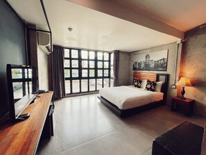 Standard Room, No Balcony | In-room safe, desk, soundproofing, free WiFi - Yotaka The Hostel (Bangkok)